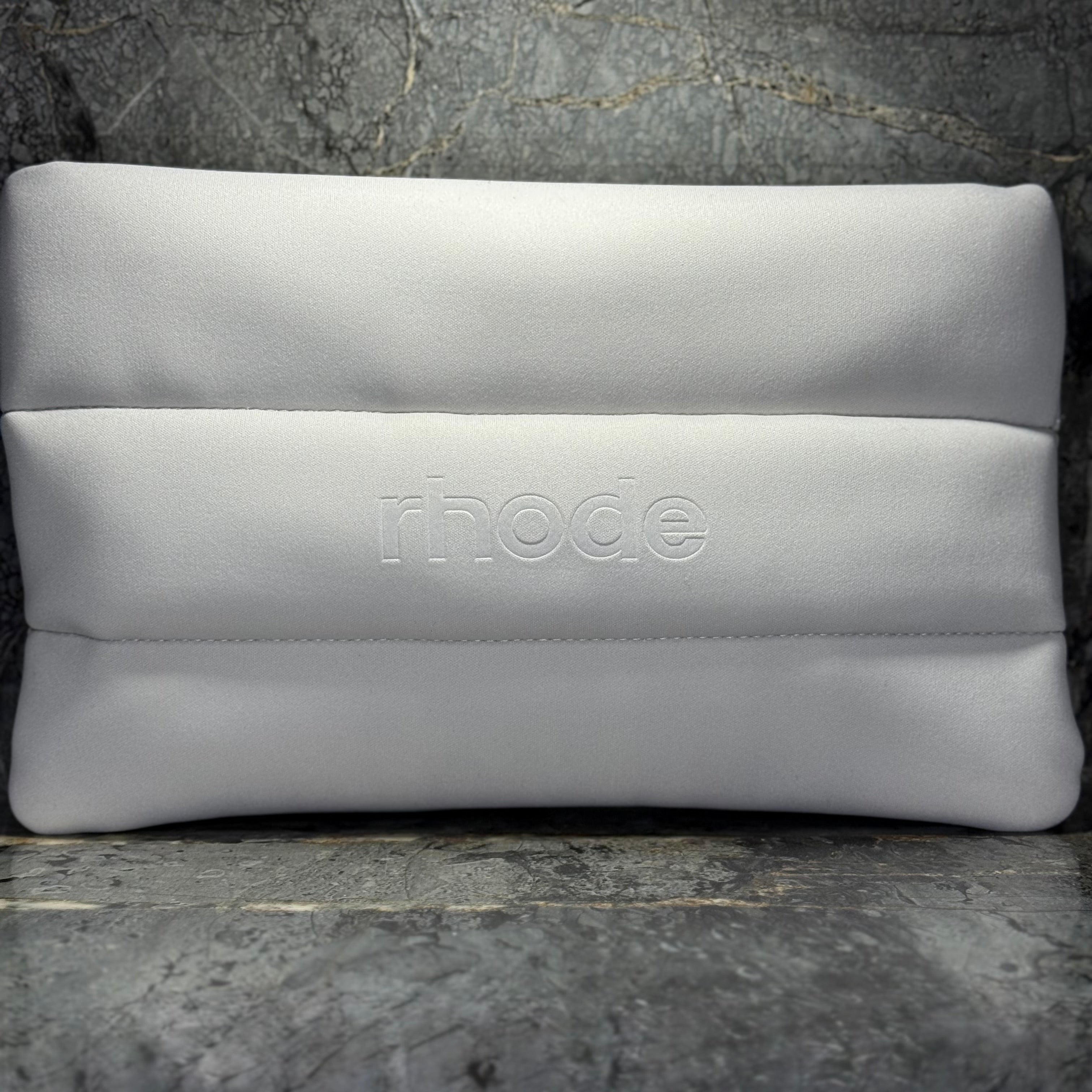 🩶 Сив Несесер 🌪️