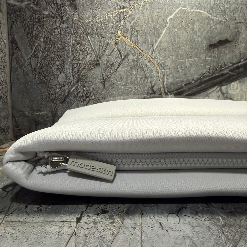 🩶 Сив Несесер 🌪️