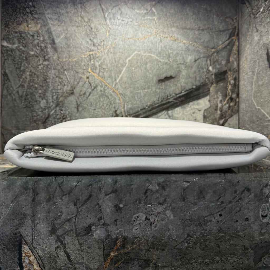 🩶 Сив Несесер 🌪️